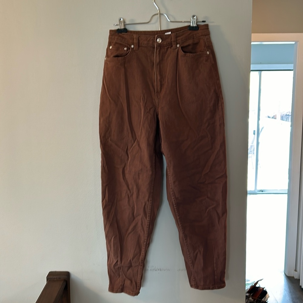 H&M brown tapered jeans